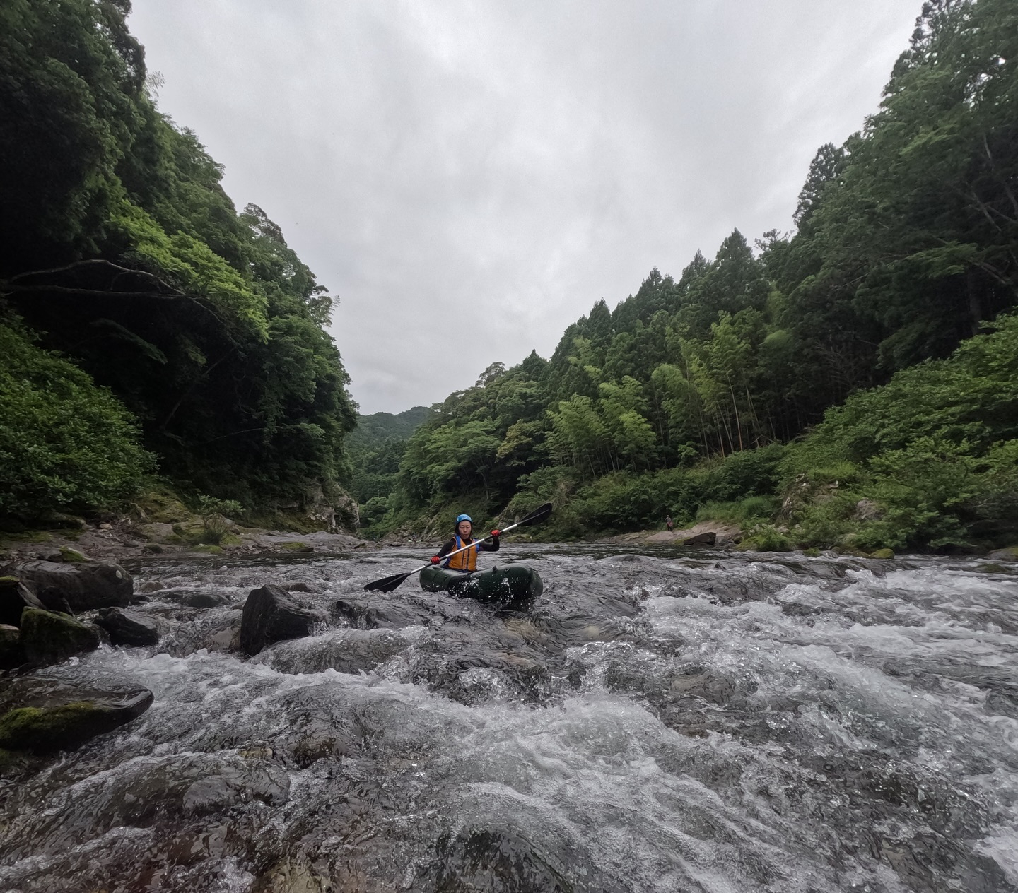 今日はいつもと違う峡谷でパックラフトしてきました！🏞️✨ 天...