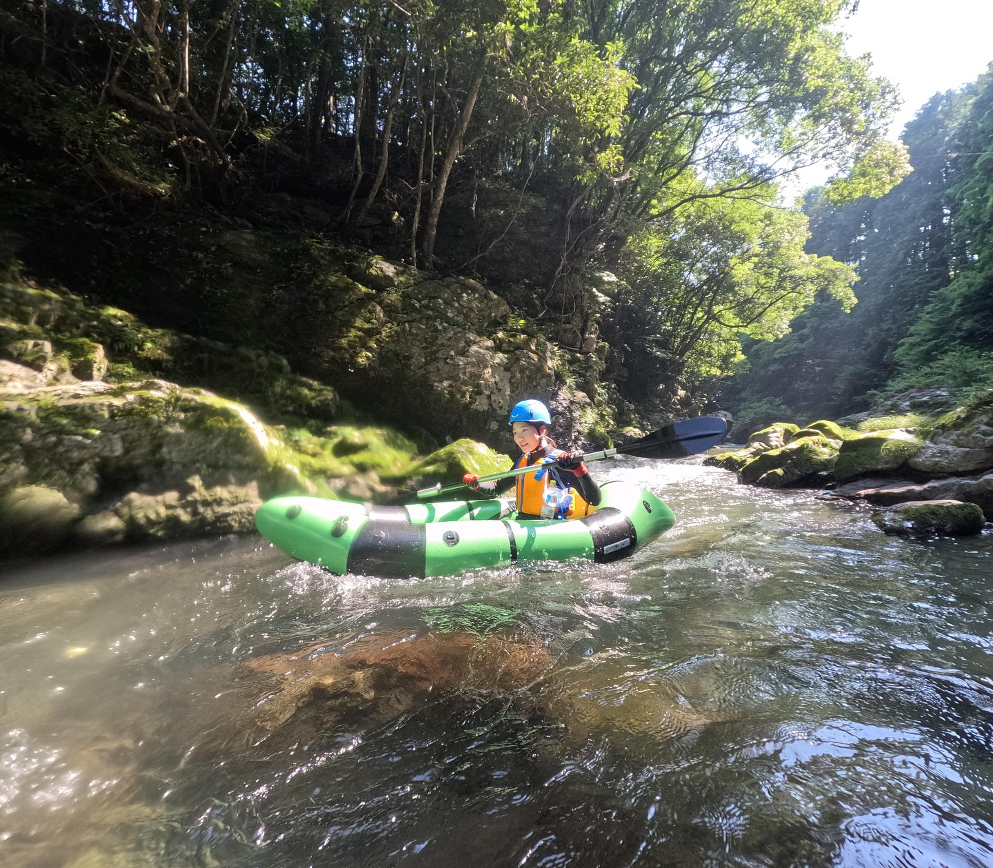 今日もパックラフトツアーでした🙌！暑い日でも、峡谷の中では涼...