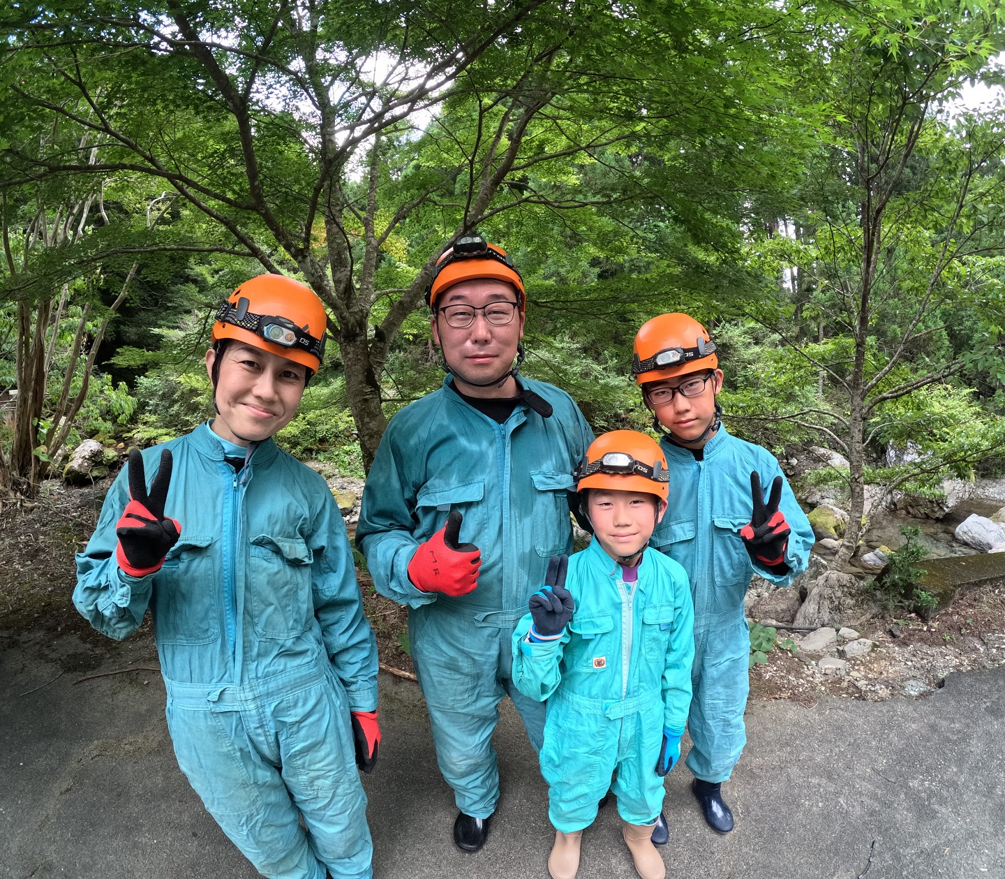 今日もケイビングツアーに行ってきました！🧗‍♂️✨去年一緒に...