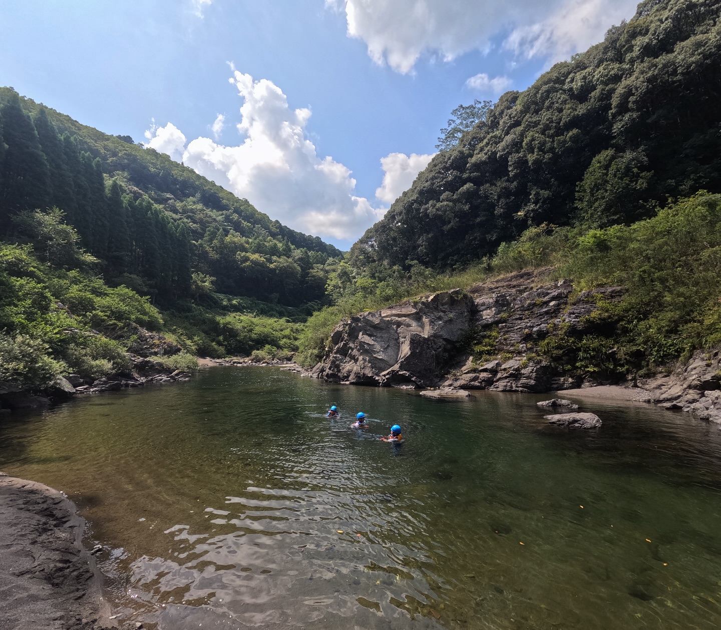 午後はパックラフトツアーへ！🚣‍♂️✨ 家族で夏の素晴らしい...