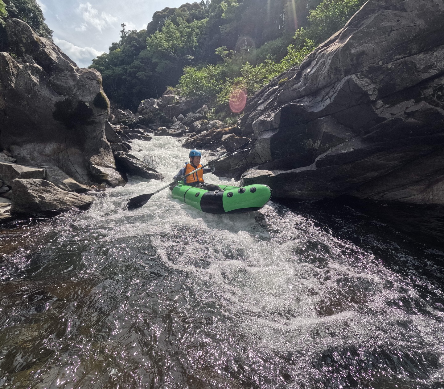 午後はパックラフトツアーでした！🚣‍♀️✨ 全力で遊ぶ大人は...