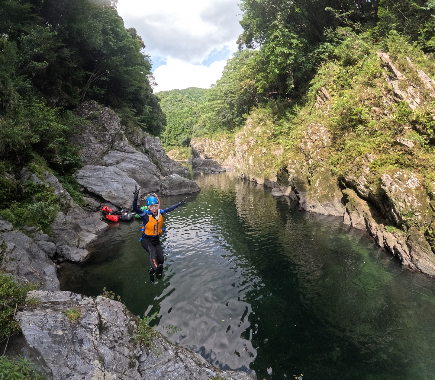 午後はパックラフトツアーでした！🚣‍♀️✨ 全力で遊ぶ大人は...