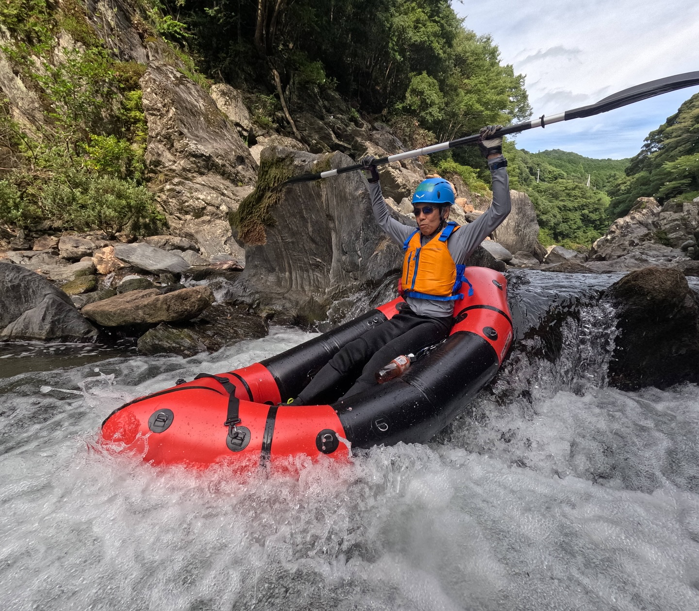 午後はパックラフトツアーでした！🚣‍♀️✨ 全力で遊ぶ大人は...