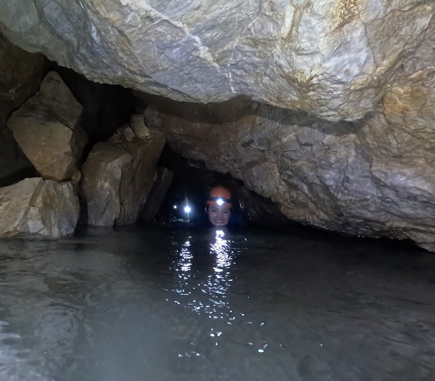 今日はケイビング！💦🧗‍♂️ 水量maxで最高の探検になりま...