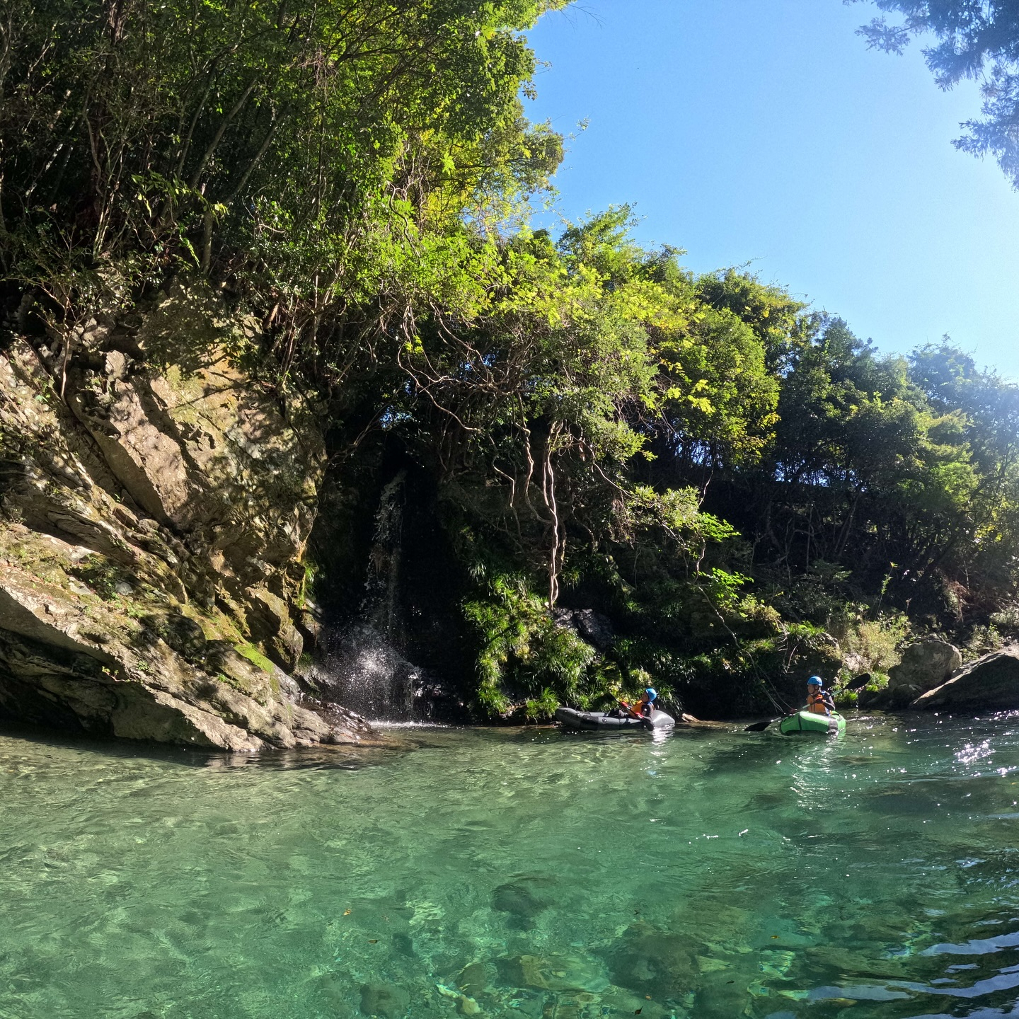 今日は1日パックラフトツアーでした！🚣‍♂️🌊太陽がキラキラ...