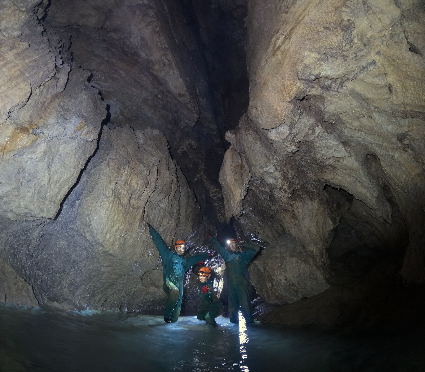 午後も最高にエキサイティングな洞窟探検ツアーに行ってきました...