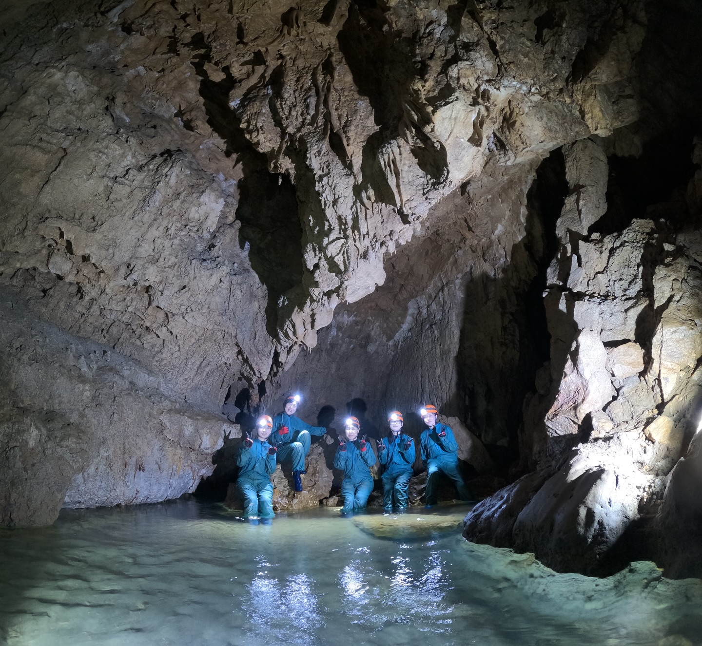 【今日の午前はケイビング！貸切でのんびり探検🕳️✨】