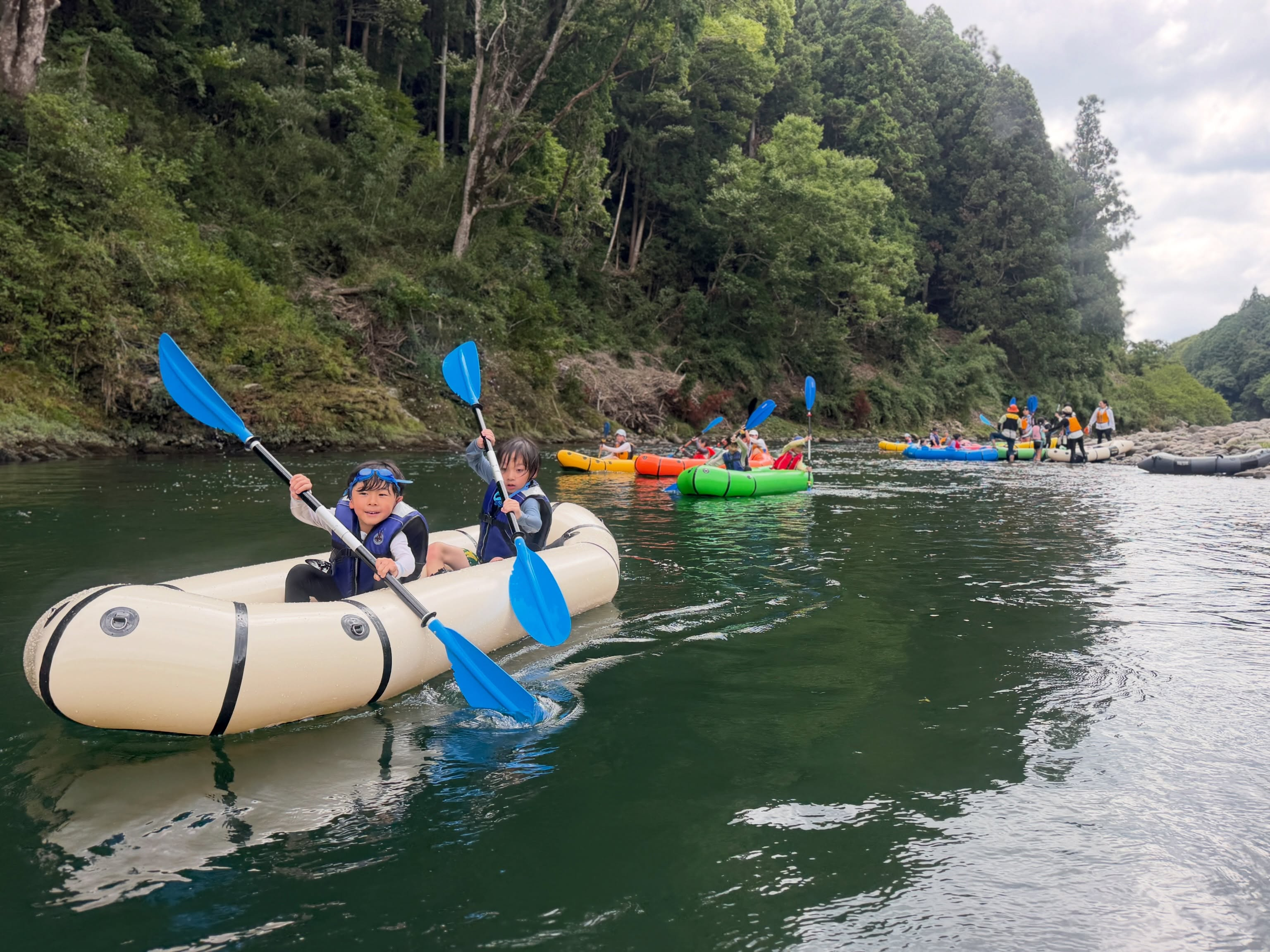 今日は地元の学童のみんながパックラフトに挑戦!🚣♀️☀️