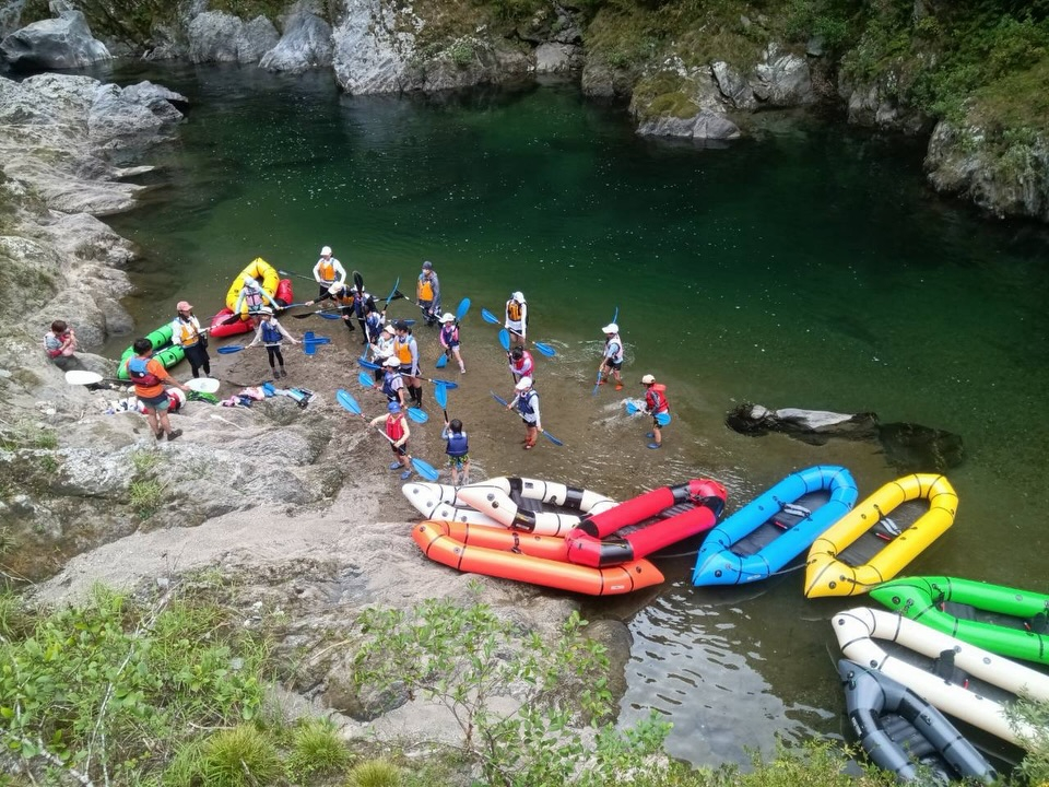 今日は地元の学童のみんながパックラフトに挑戦!🚣♀️☀️
