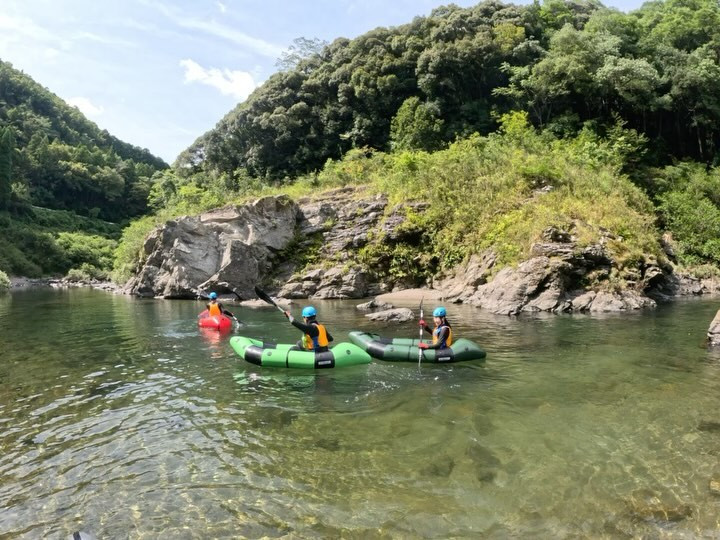 今日は午後から最高のパックラフトツアーでした🌊✨！水面から見...