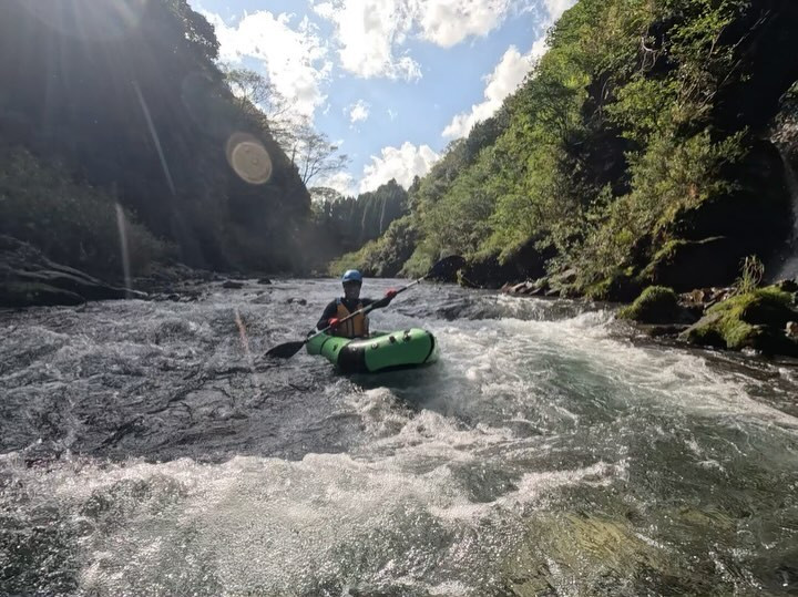 今日はパックラフトツアー！🌊🚣‍♀️天気も最高で、水もたっぷ...